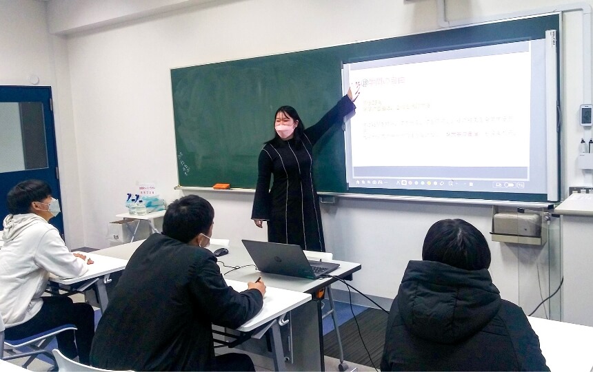 教職学生による模擬授業風景