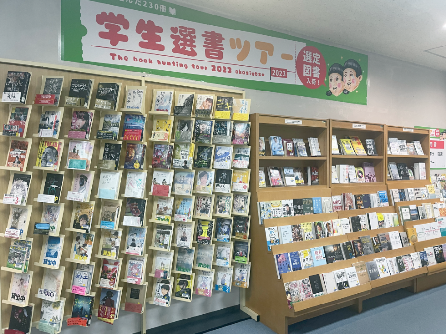 新刊がたくさん！花岡キャンパスの図書館の画像